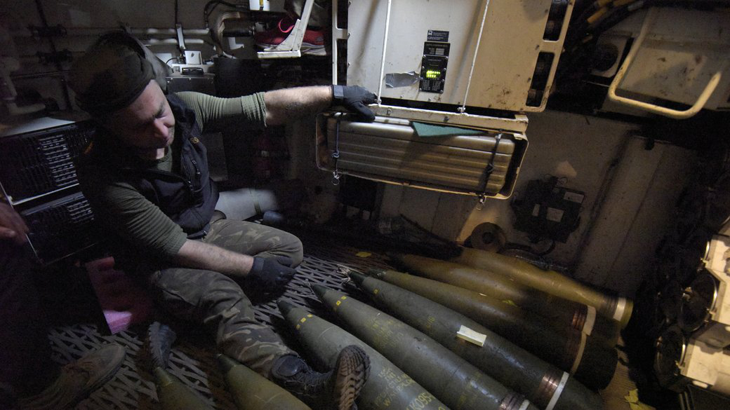 Польща допомагає ремонтувати пошкоджену українську артилерію та бронетехніку