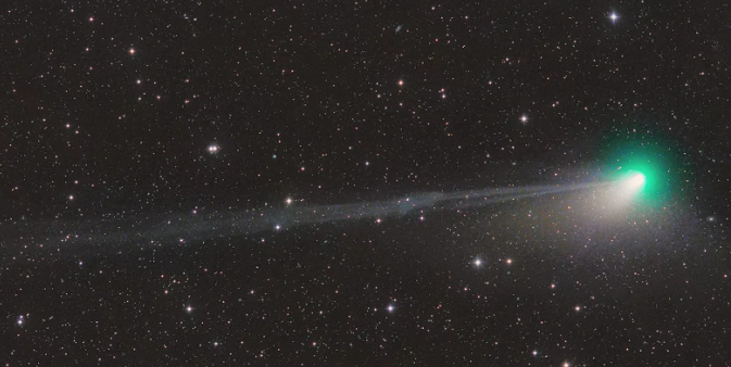 Пролітала над Землею: астрофотографи відзняли комету в різних частинах світу (фото)
