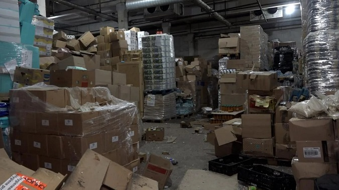На складах у Києві гниють тонни гуманітарки (фото)