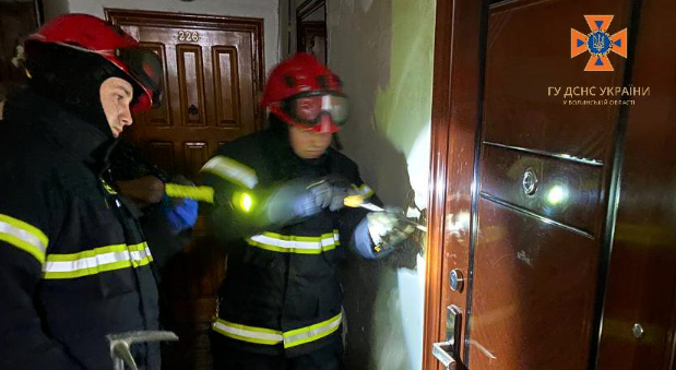 У Луцьку трирічна дівчинка зачинилася в квартирі – викликали рятувальників