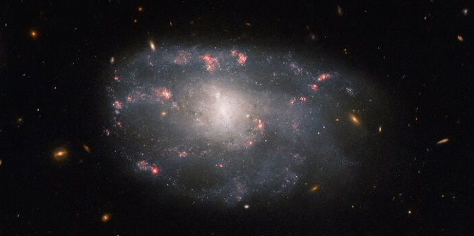 Телескоп Hubble показав іррегулярну галактику у сузір'ї Великої Ведмедиці