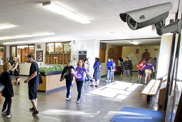 Безпека чи порушення приватності: чи схвалюють волиняни відеокамери в школах (відео)