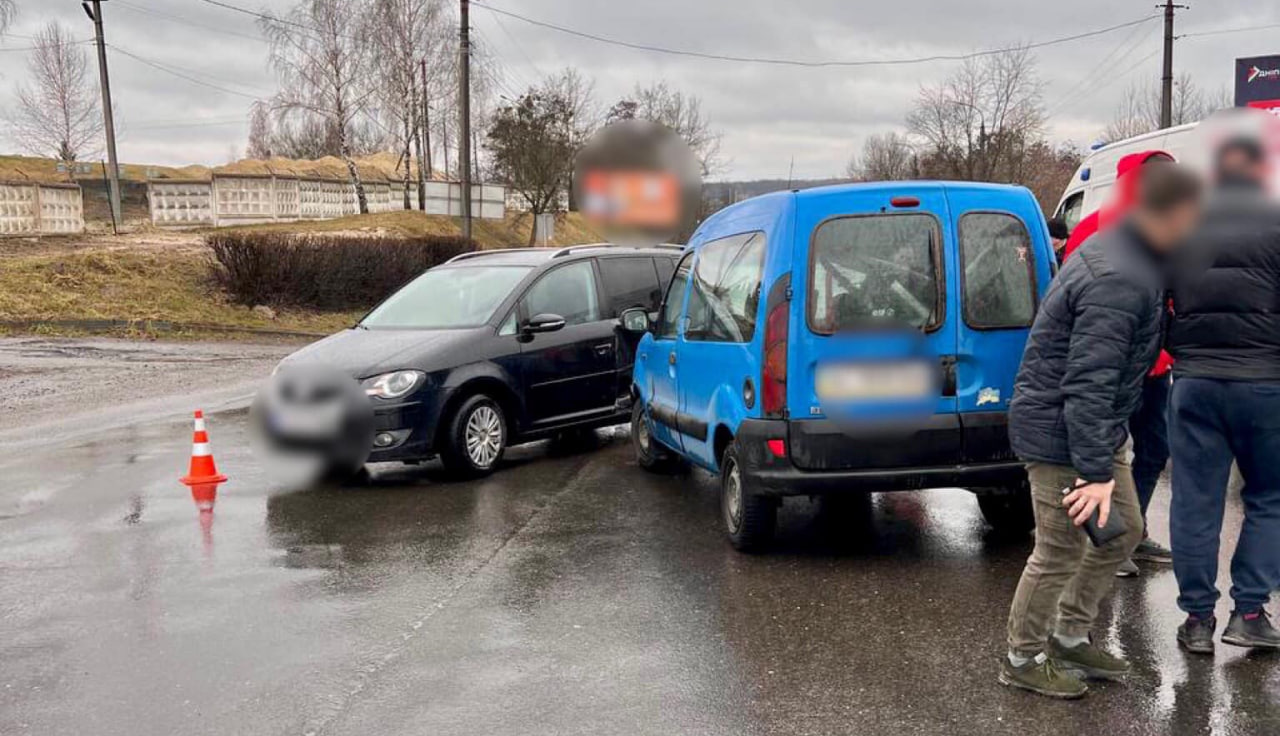 В поліції розповіли деталі аварії, що сталась біля консульства у Луцьку (фото)
