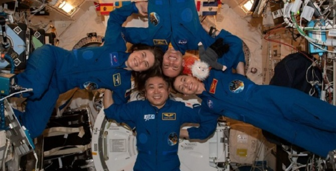 Пробули у космосі 157 днів: астронавти місії Crew-5 повернулися на Землю (фото)