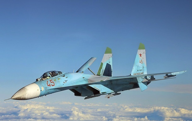 Російський винищувач Су-27  перехопив американський безпілотник над Чорним морем