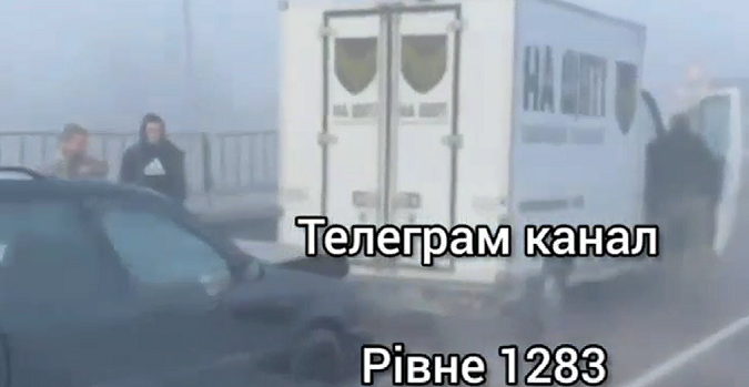Автомобіль місії «На щиті» потрапив у ДТП по дорозі на Волинь (відео)