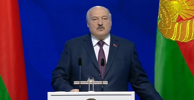 Лукашенко заявив, що в Білорусь планує вторгнутись НАТО (відео)