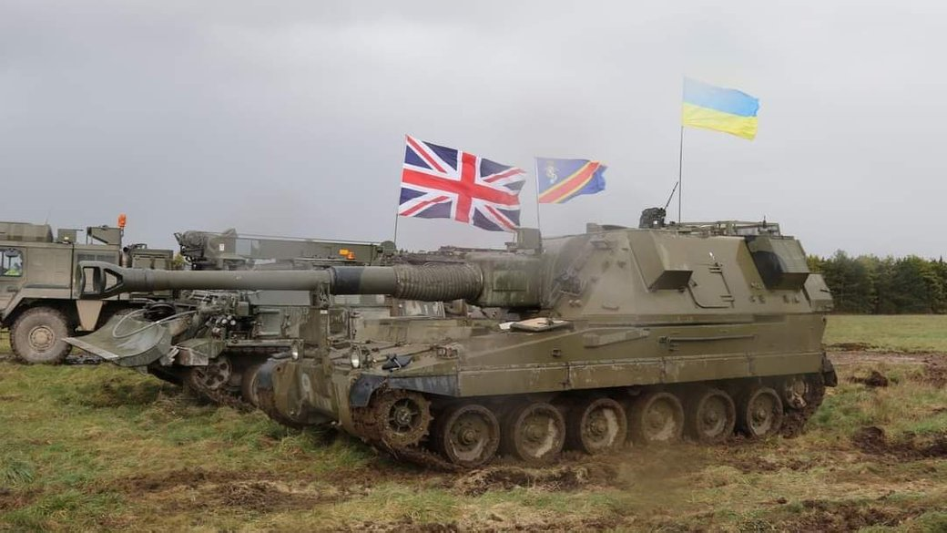 Друга група українських артилеристів завершила навчання в Англії на гаубицях AS90