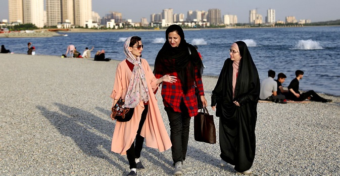В Ірані встановлюють камери, щоб знаходити жінок без хіджаба