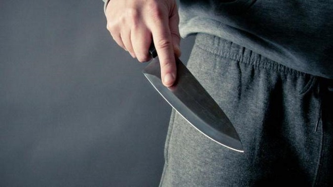 У Луцьку біля пабу 22-річного хлопця двічі вдарили ножем