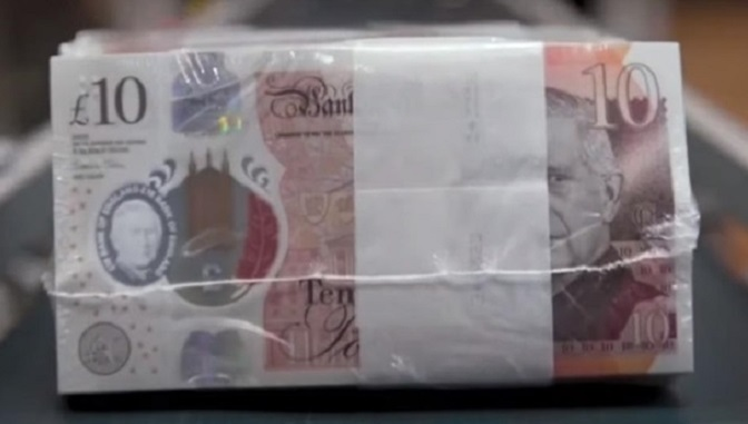У Британії випустили банкноти із зображенням Чарльза III (фото, відео)