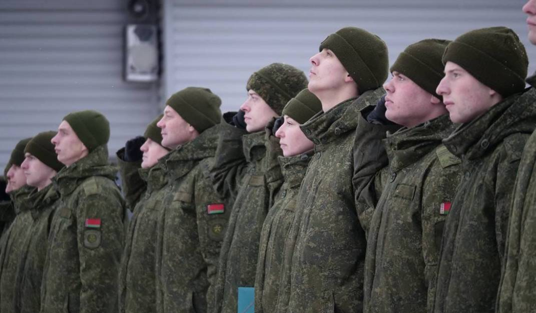 У Білорусі хочуть призивати в армію студентів