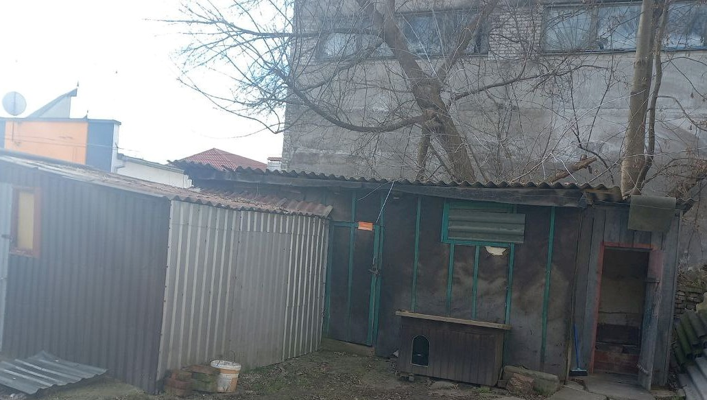 У Луцьку демонтують незаконні споруди: назвали адреси (фото)