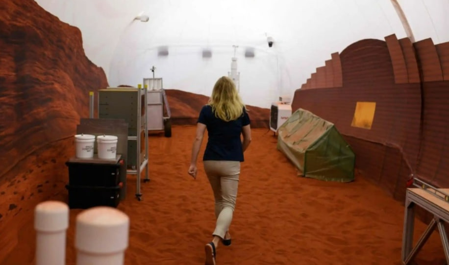 Четверо добровольців проживуть цілий рік у симуляторі Марсу