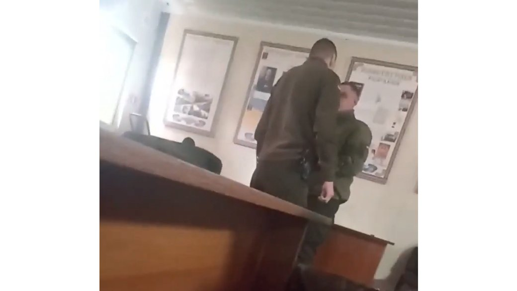 В Івано-Франківську відсторонили офіцера Нацгвардії, за те, що той побив строковика (відео)