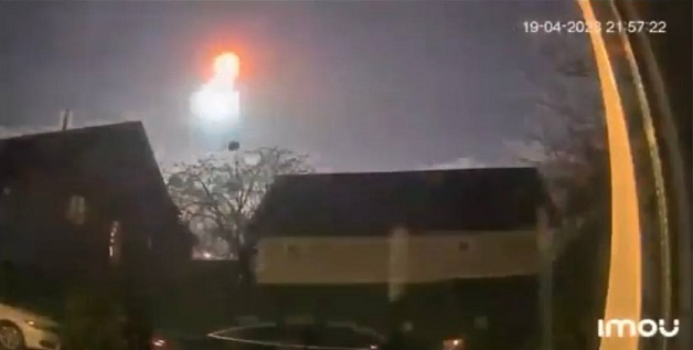 НЛО чи ППО: яскравий спалах над Київщиною (відео)