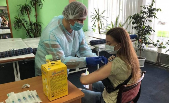 «Захистіть себе і своїх близьких»: у Луцьку нарікають на вакцинацію (фото)