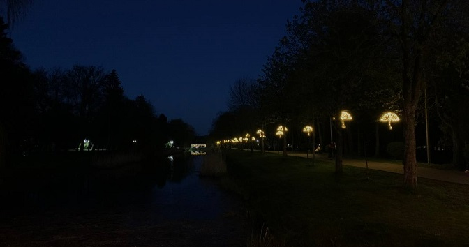 Теплий вечір у Луцьку: як навесні зустрічає відвідувачів центральний парк (фото)