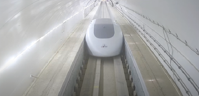 Розвиває швидкість до 1000 км/год: у Китаї випробували потяг на магнітній підвісці (відео)