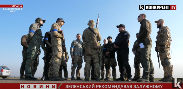 Зеленський рекомендував Залужному відправляти воєнкомів на фронт (відео)