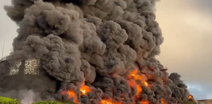 У Севастополі – «бавовна»: горить резервуар з паливом (відео)
