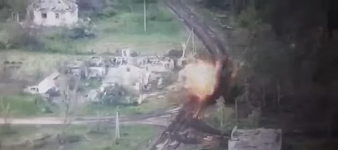 Феєричні кадри: артилеристи 100-ї бригади ТрО знищили танк окупантів (відео)