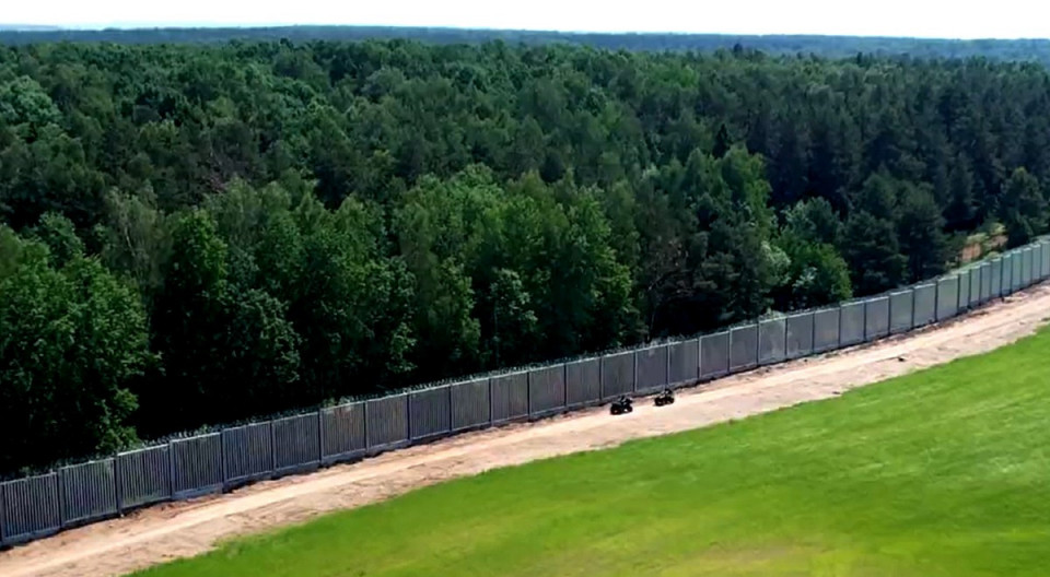 Польща завершує будівництво захисного муру на кордоні з Білоруссю