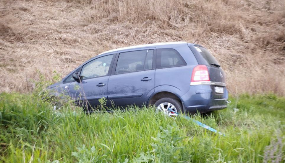 Не впорався з керуванням: у Ковелі водій Opel з'їхав у кювет (фото)