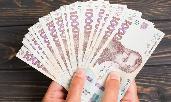 «Знімала порчу з грошей»: у Луцьку шахрайка видурила в жінки 65 тисяч