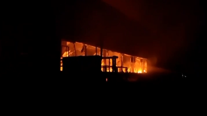 У Самарській області на росії – масштабна пожежа (відео)