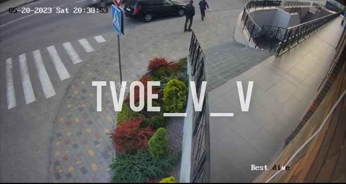 У Володимирі п'яна жінка кинулась під авто (відео)
