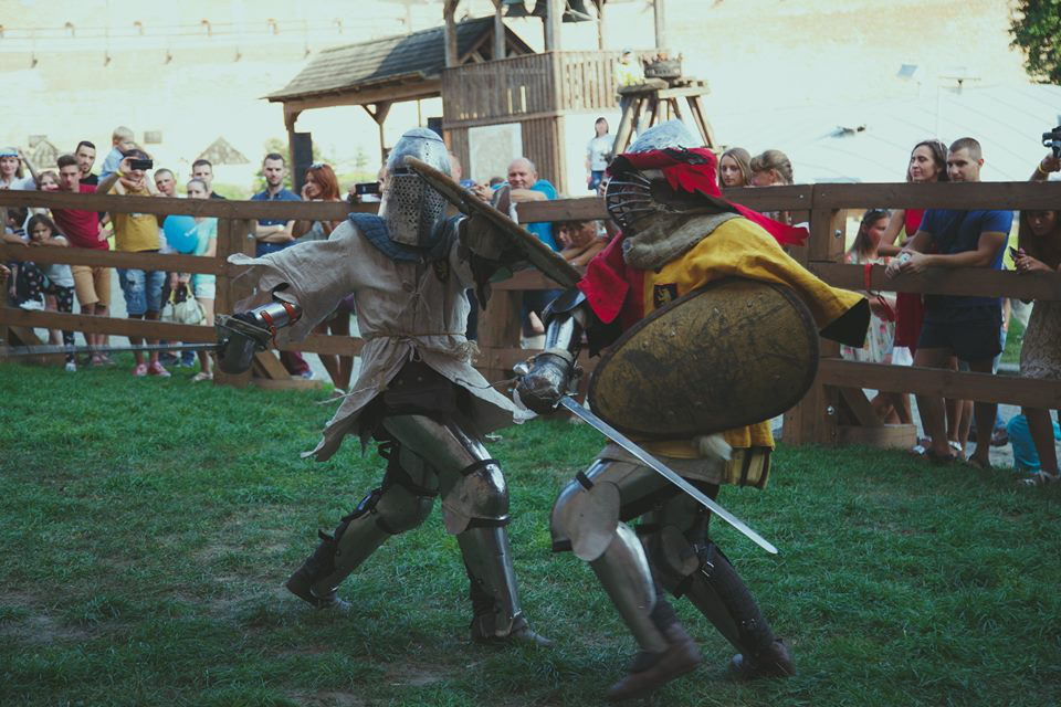 У Луцькому замку влаштовують лицарські бої