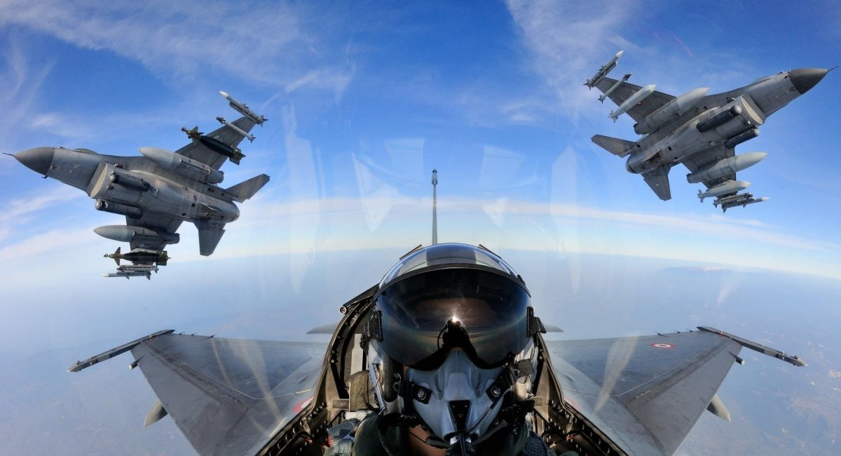 Українські пілоти вже почали тренування на літаках F-16