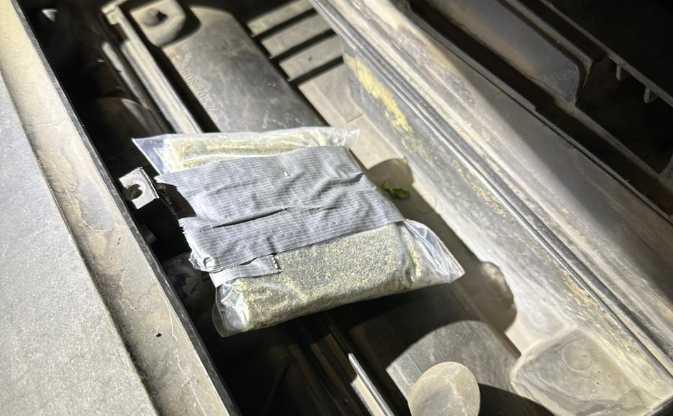 В «Устилузі» в повітряному фільтрі буса знайшли наркотики (фото)