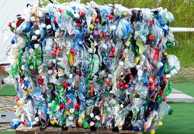 Переробка пластику робить його токсичнішим, – Greenpeace