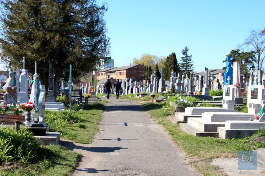 Нищать могили воїнів: у Володимирі на кладовищі встановлять камери відеонагляду