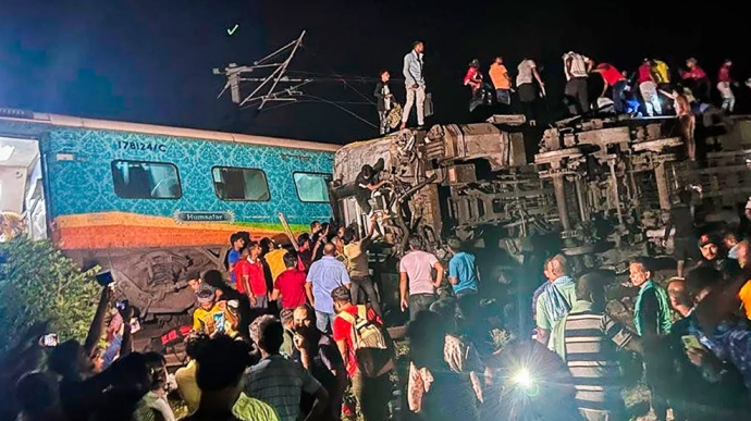 В Індії зіткнулися три поїзди – загинуло 233 людини (фото)