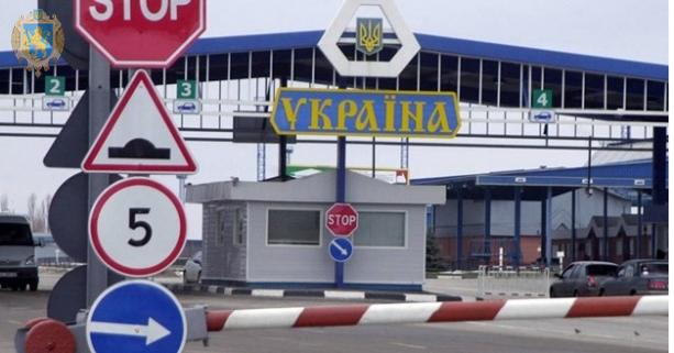В Україні посилюють контроль за виїздом чоловіків за кордон через систему «Шлях»