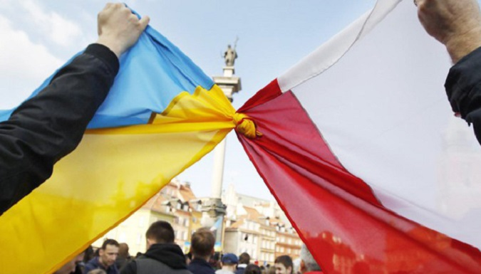 У Польщі зменшується готовність допомагати біженцям з України