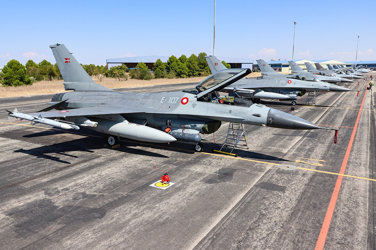 Данія раніше спише винищувачі F-16 для України