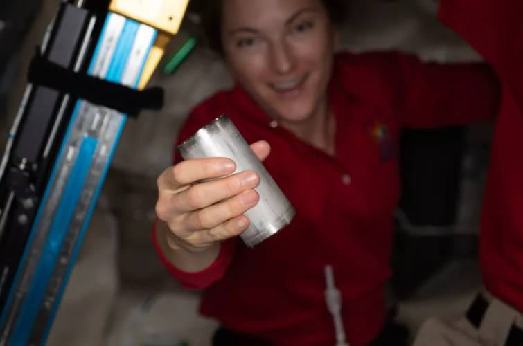 На МКС астронавтам вдалося перетворити 98% сечі та поту на питну воду