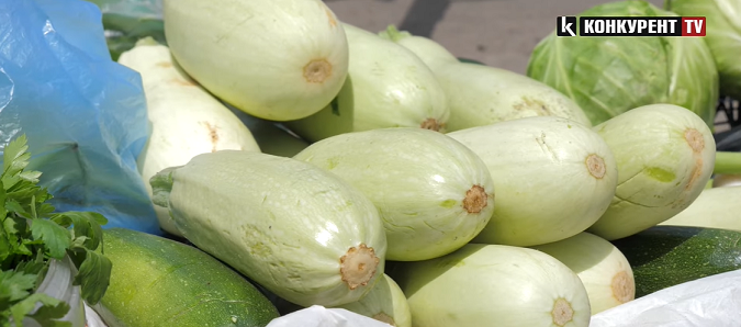 За скільки можна купити кабачки та кукурудзу на ринку Луцька (відео)
