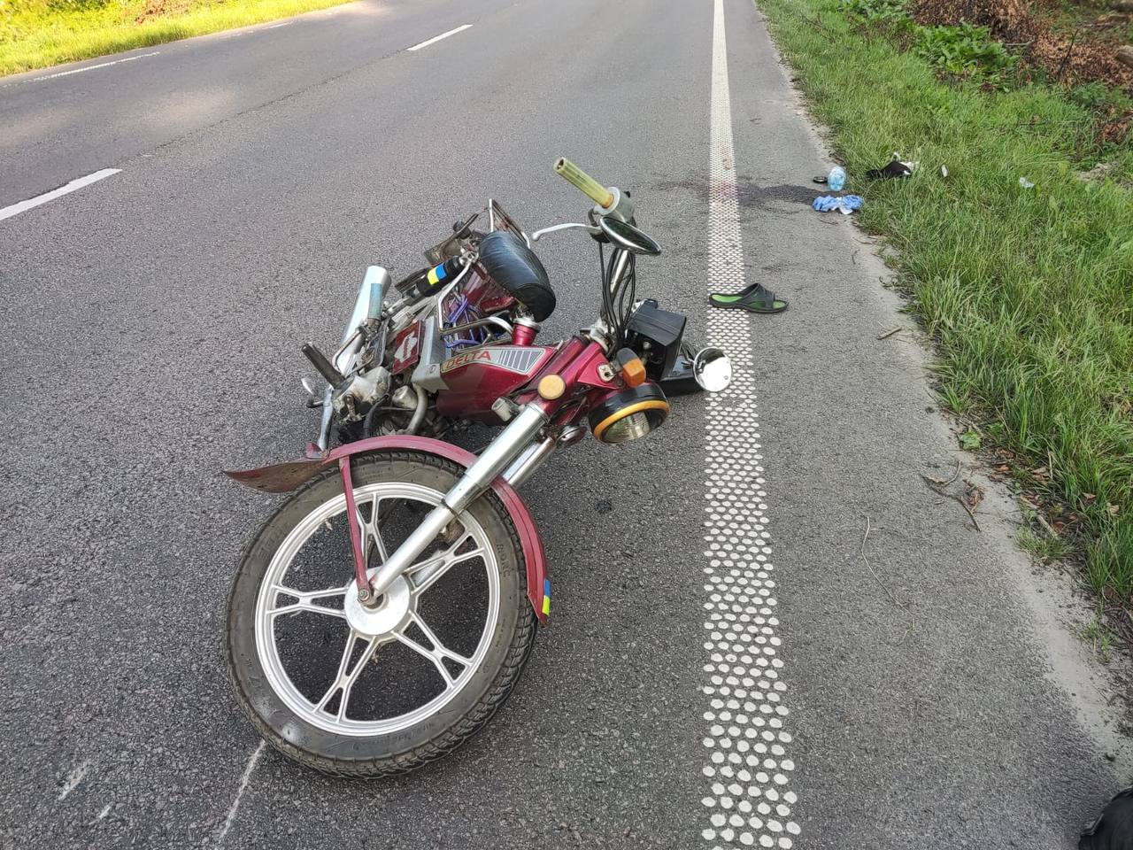 Пасажир – в реанімації: на Ковельщині п'яний мотоцикліст впав на дорогу