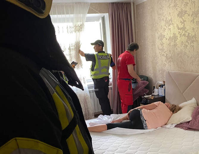 Лучанка в зачиненій квартирі не брала слухавку – викликали рятувальників (фото)