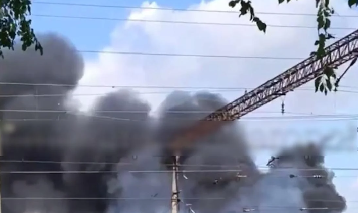 Палає і детонує: в Криму безпілотники атакували нафтобазу та аеродром (відео)