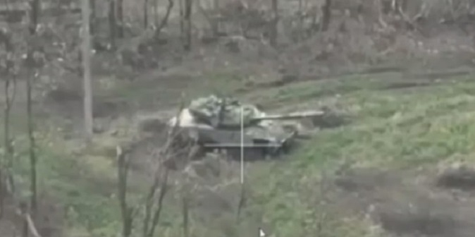 Залужний показав ефектні кадри знищення Т-80 (відео)
