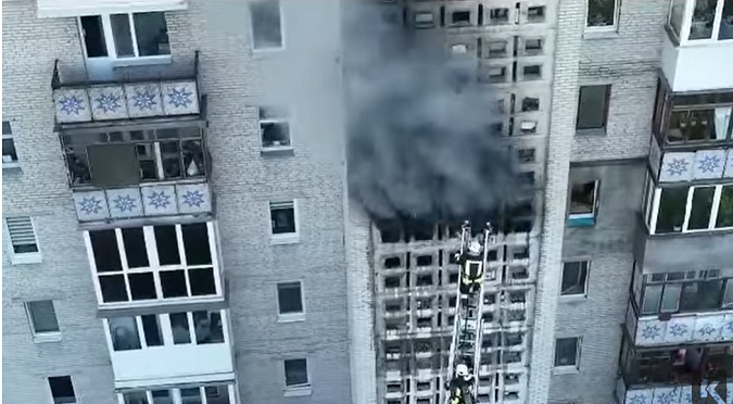 Пожежа на шостому поверсі багатоповерхівки на Гордіюк: повідомили подробиці (відео)