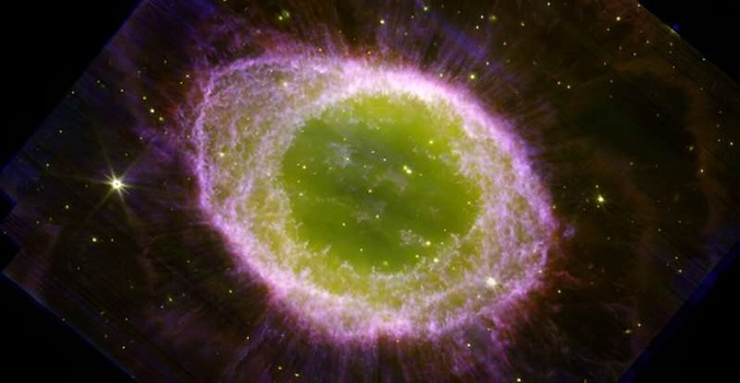 Телескоп «Джеймс Вебб» показав кільцеву туманність, схожу на пончик (фото)