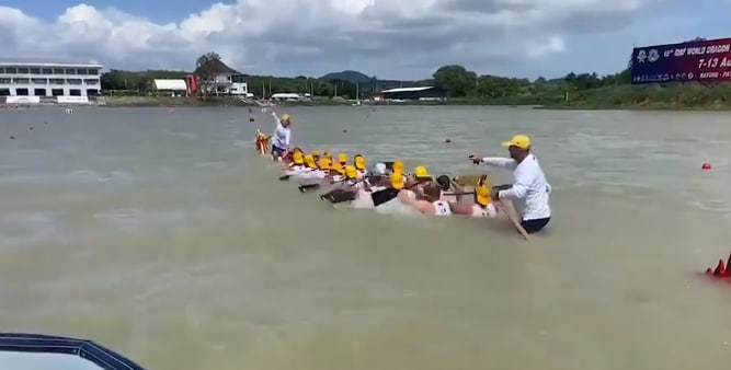 Під час чемпіонату світу з веслування у Таїланді волиняни допливли до фінішу в затопленому човні (відео)