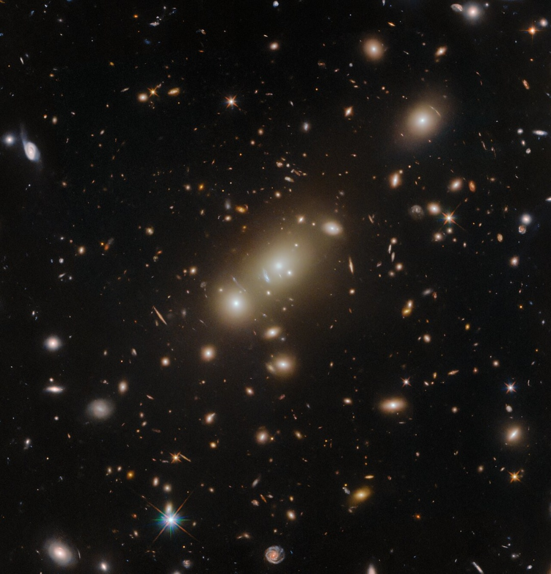 Hubble показав масштабне галактичне скупчення у сузір’ї Живописець